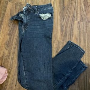 Pistola skinny jean!